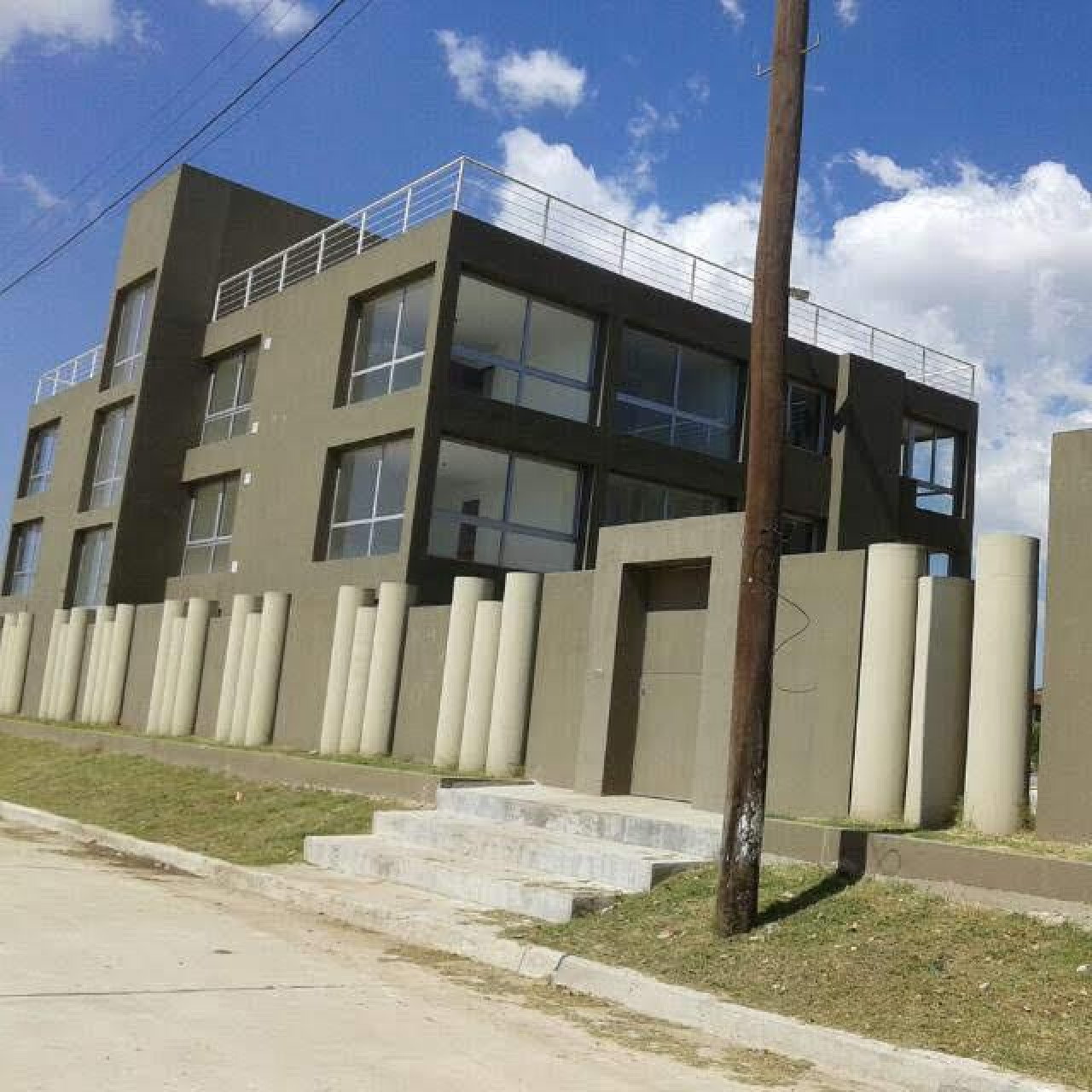 Departamento de 3 ambientes en alquiler con cochera en Condominio - Los Polvorines